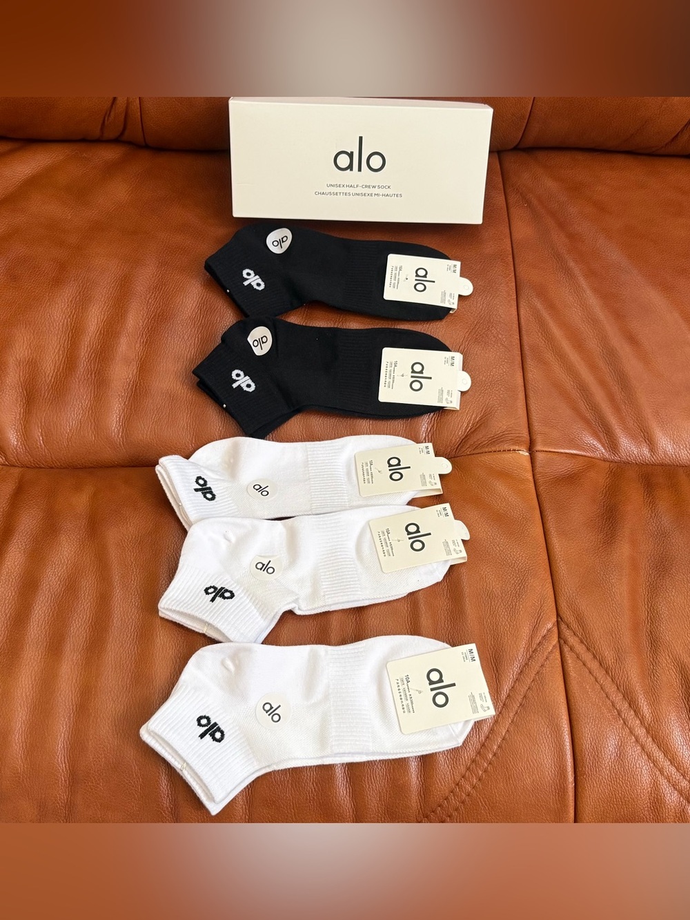 NWB Alo Yoga Unisex Half-Crew Socks – 5 Pairs
